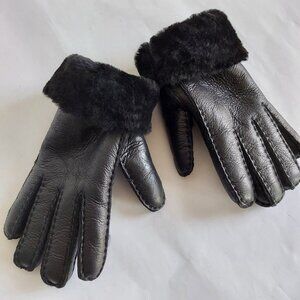 UGG genuine shearling leather gloves Sz M/L, in actuality more like Sz S/M